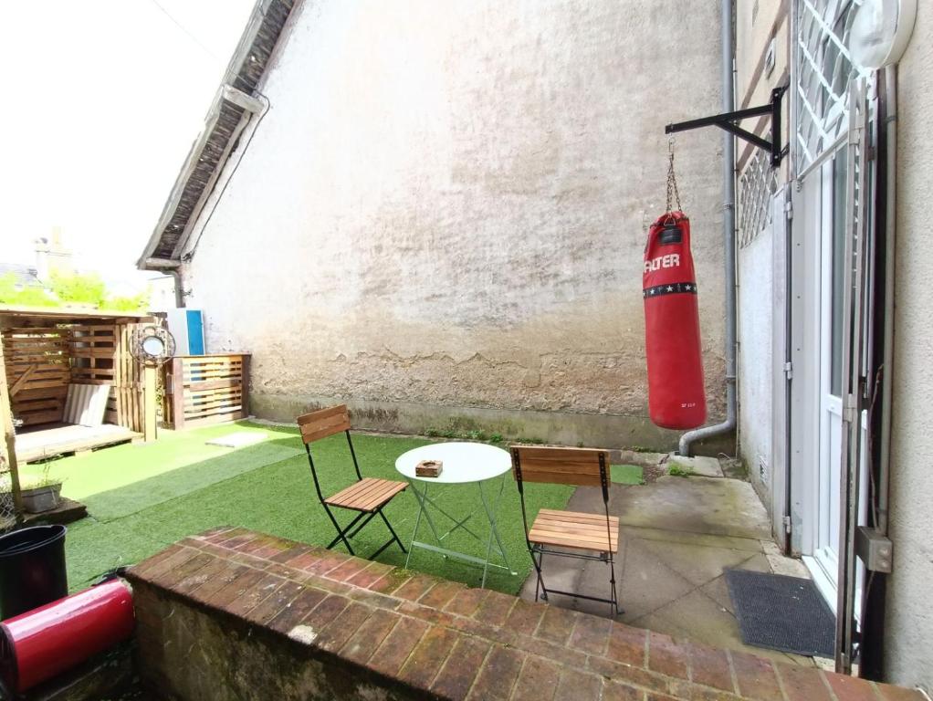Patio alebo iná vonkajšia časť ubytovania Escapade blésoise