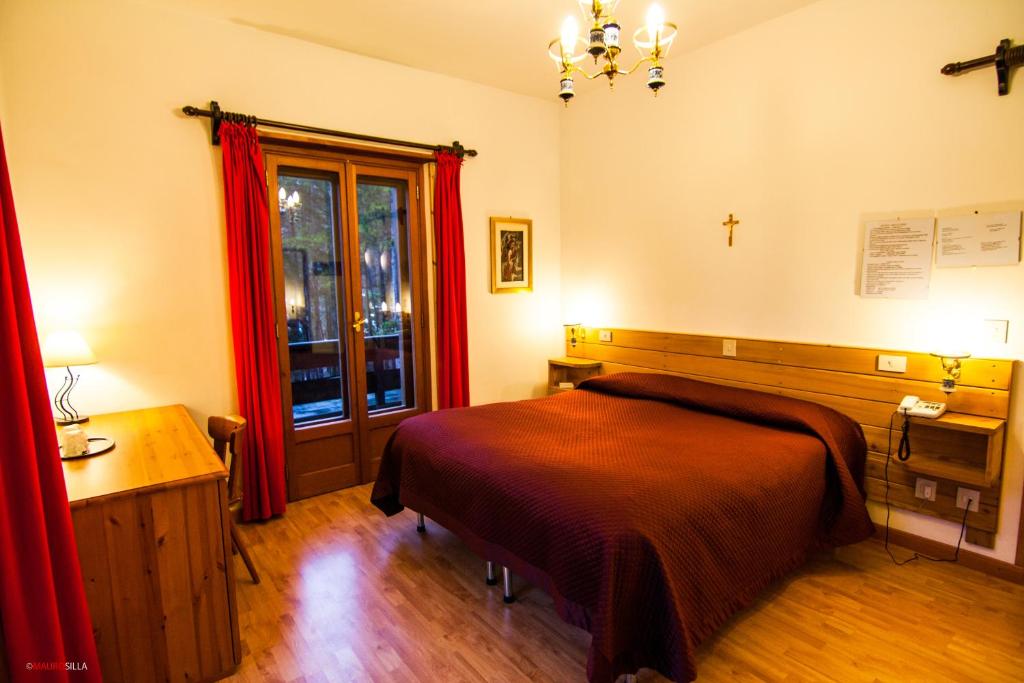 Postel nebo postele na pokoji v ubytování Hotel Garnì Mille Pini