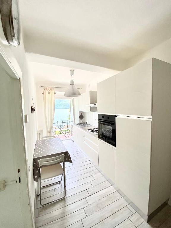 A kitchen or kitchenette at Romeo