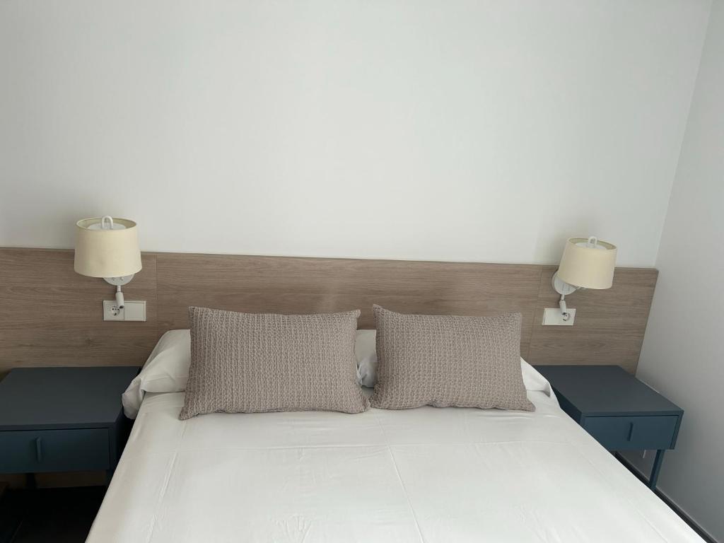 Posteľ alebo postele v izbe v ubytovaní El Centre, 3 habitacions, 2 banys i cuina