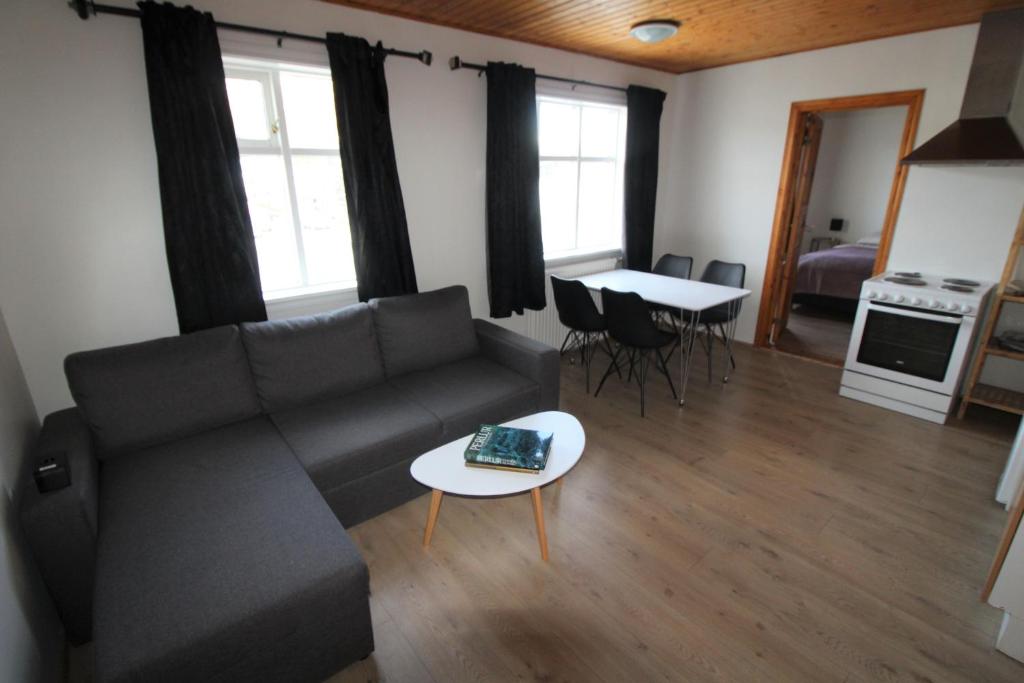 Kuchyň nebo kuchyňský kout v ubytování Húsavík Apartments