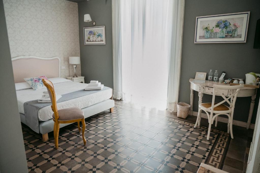 Łóżko lub łóżka w pokoju w obiekcie La Casa di Alma Luxury rooms
