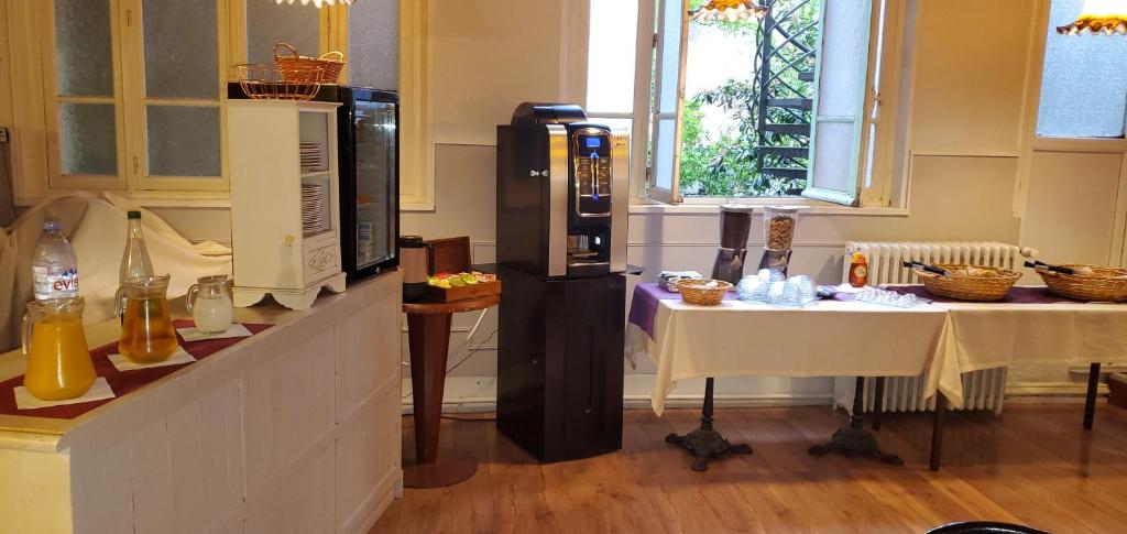 Kuchyň nebo kuchyňský kout v ubytování Hotel Bar Restaurant Saint Paul