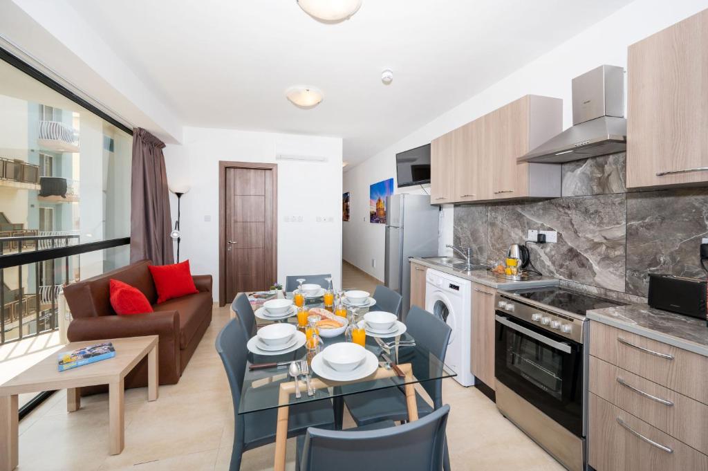 Islet Promenade Seafront Apartment with large Corner Terrace by Getawaysmalta - 2