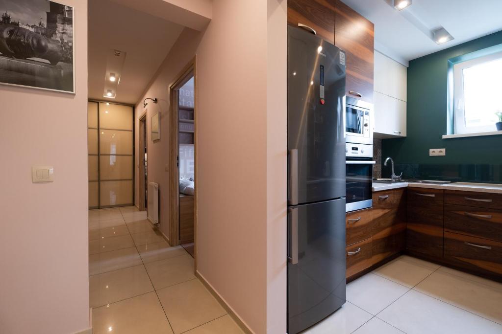 Kuchyňa alebo kuchynka v ubytovaní Stawowa Premium Apartment - 69 m2 with sauna and private garage