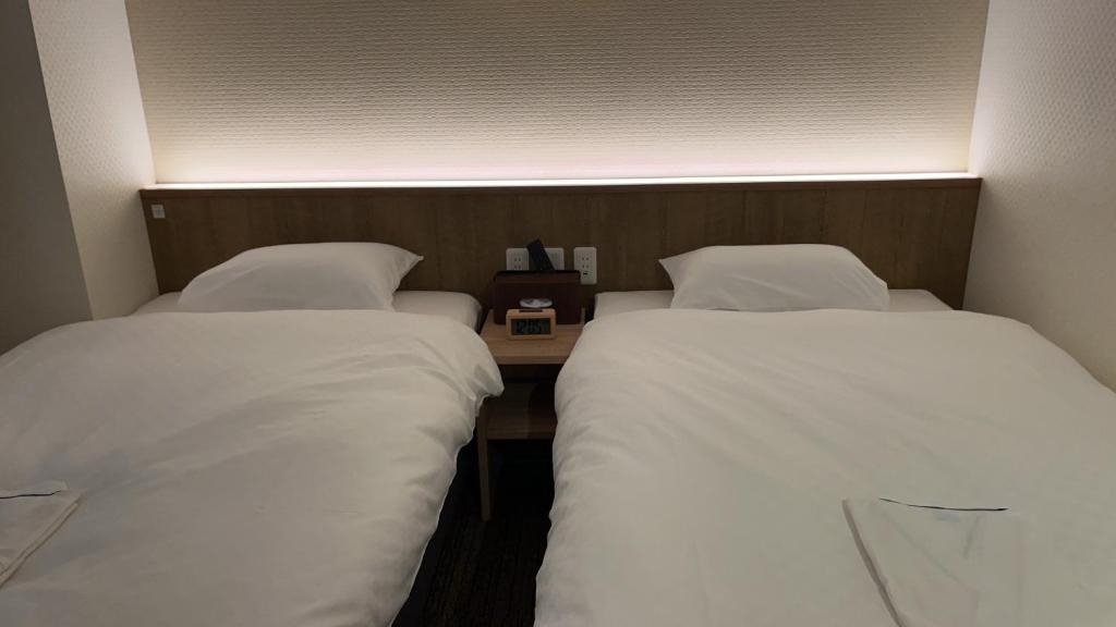 Postel nebo postele na pokoji v ubytování 若 京都河原町ホテル Waka Kyoto Kawaramachi Hotel