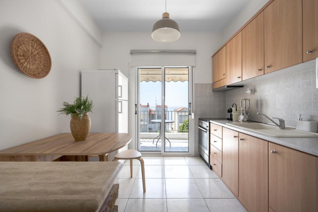 Kuchyň nebo kuchyňský kout v ubytování Summer Vibes by Luxlikehome