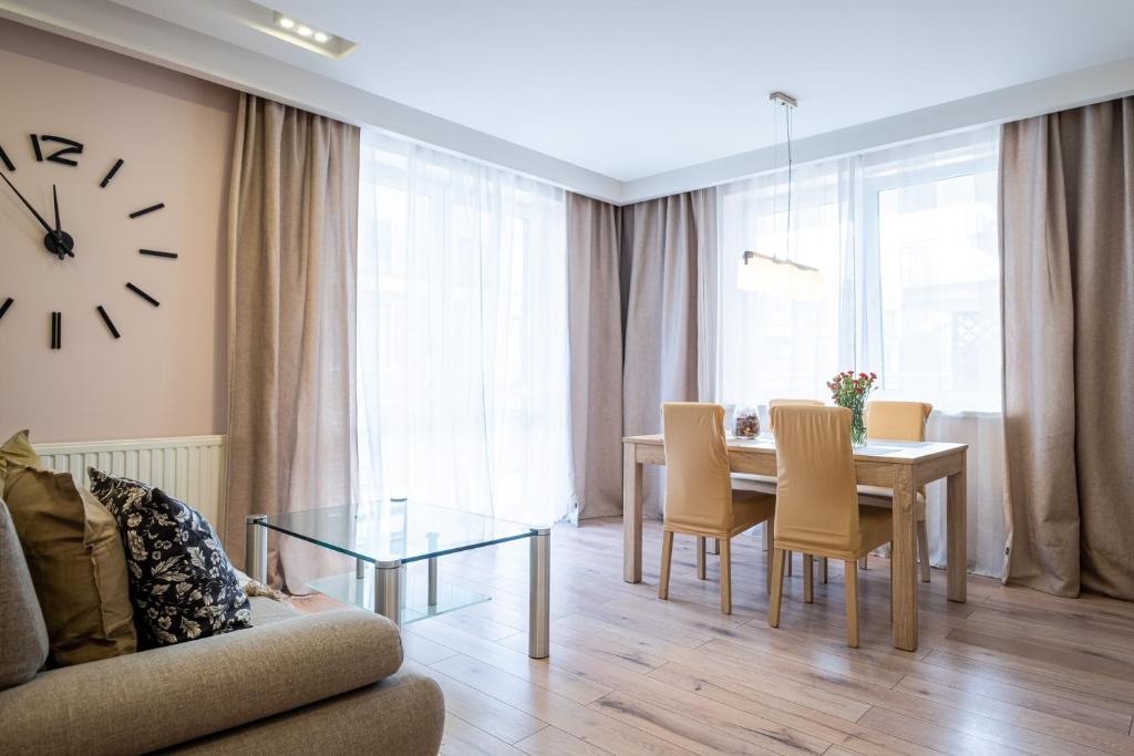 Posedenie v ubytovaní Stawowa Premium Apartment - 69 m2 with sauna and private garage