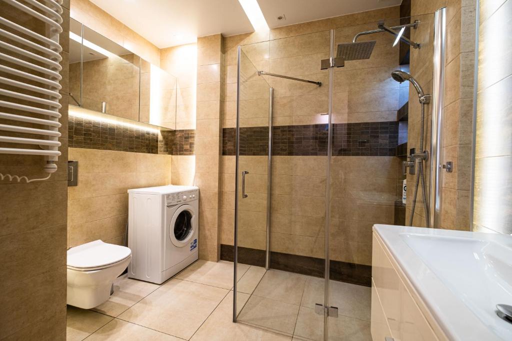 Kúpeľňa v ubytovaní Stawowa Premium Apartment - 69 m2 with sauna and private garage