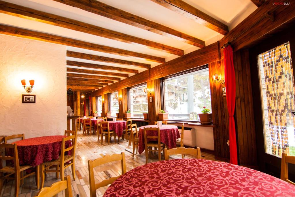 Restaurace v ubytování Hotel Garnì Mille Pini