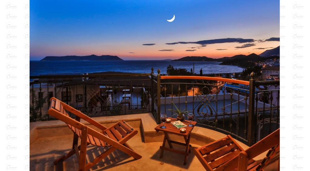 Kaş, merkezde, denize yakın, balkonlu, konforlu apart daireler