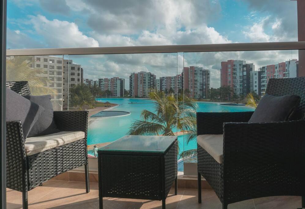 Bazén v ubytování DR02 Departamento Moderno con Vista a la Laguna en Dream Lagoons nebo v jeho okolí