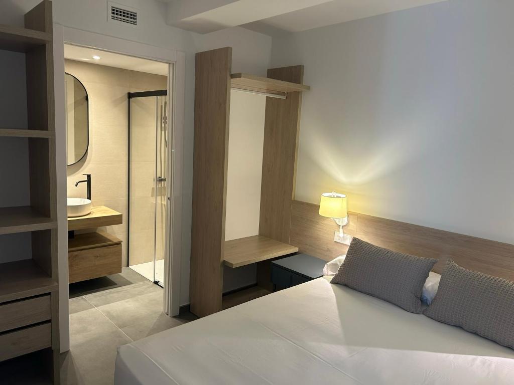 Posteľ alebo postele v izbe v ubytovaní El Centre, 3 habitacions, 2 banys i cuina
