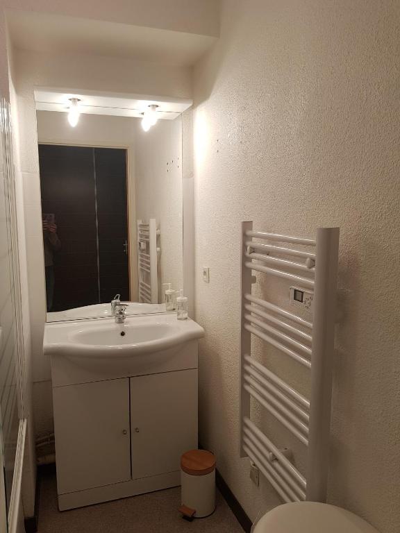 Uma casa de banho em T2 avec balcon plein sud