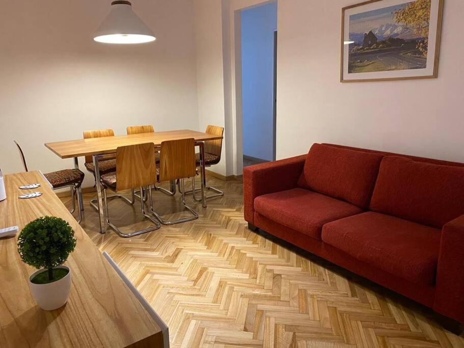 Χώρος καθιστικού στο 3 de Febrero SUITES 2 dormitorios