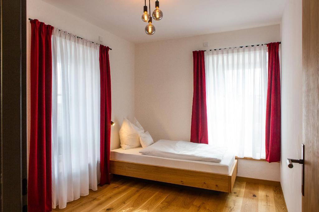 Postel nebo postele na pokoji v ubytování Gasthof & Hotel Bichler