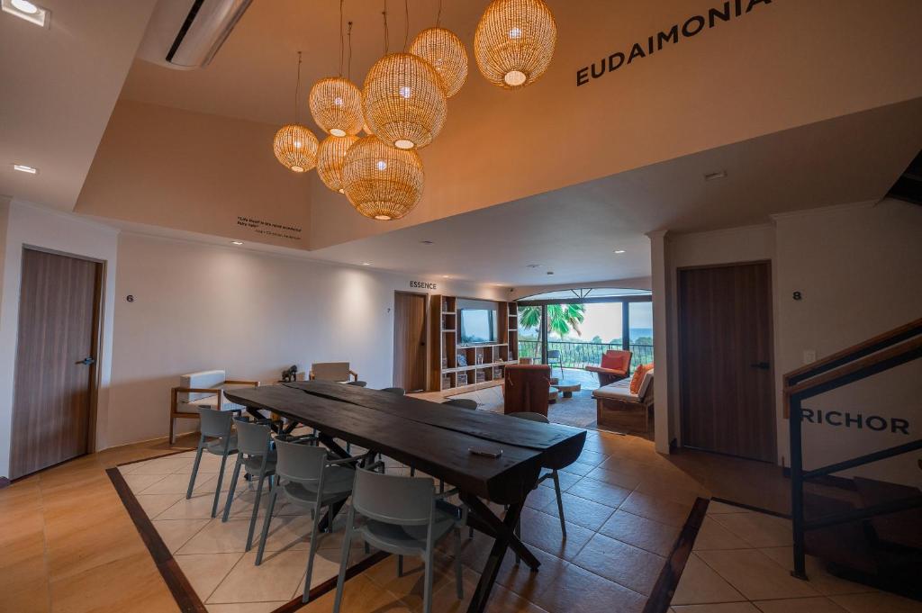 Posezení v ubytování Marala Hotel