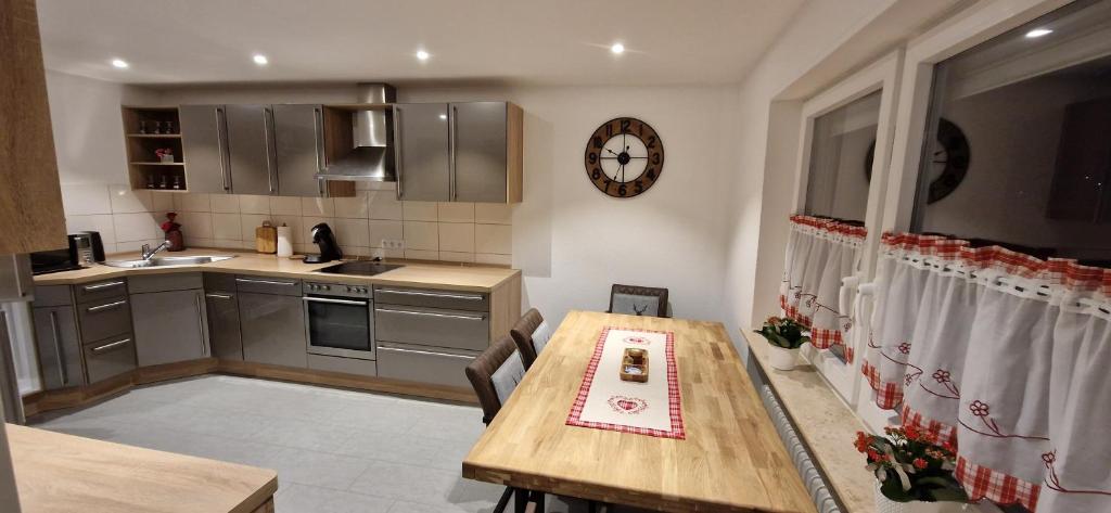 Kuchyň nebo kuchyňský kout v ubytování Renatas Ferienwohnung Wohnung David