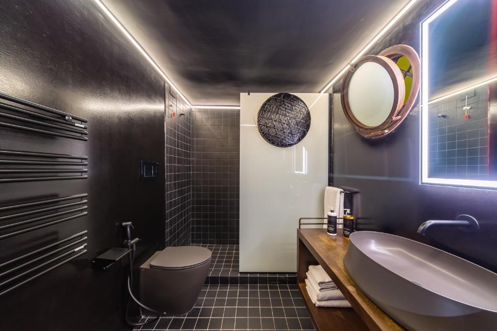 A bathroom at Palazzo Residenza Madre by Dimorra