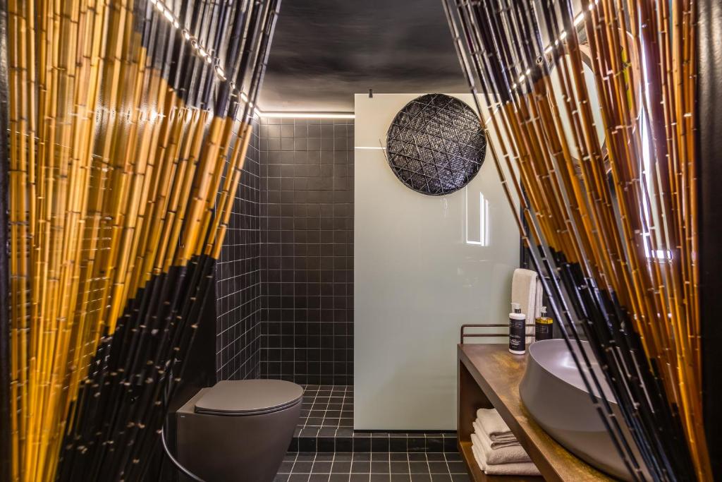 A bathroom at Palazzo Residenza Madre by Dimorra