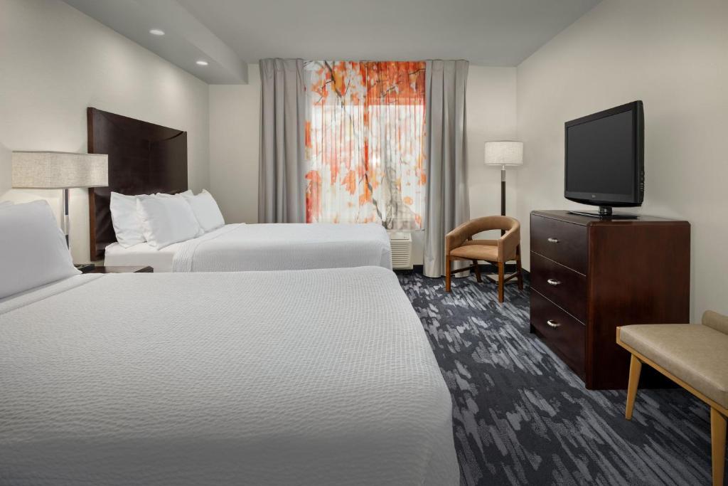 TV a/nebo společenská místnost v ubytování Fairfield by Marriott Tacoma Puyallup