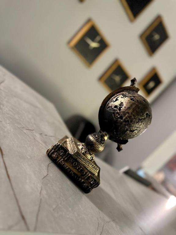 a silver object sitting on top of a table at Skymoon Istanbul Airport Hotel in Arnavutköy