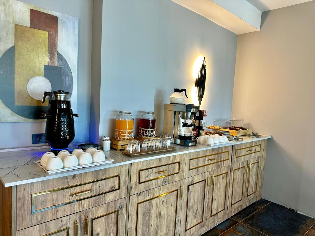 a kitchen with a counter with aasteryasteryasteryasteryasteryasteryasteryasteryastery at Skymoon Istanbul Airport Hotel in Arnavutköy