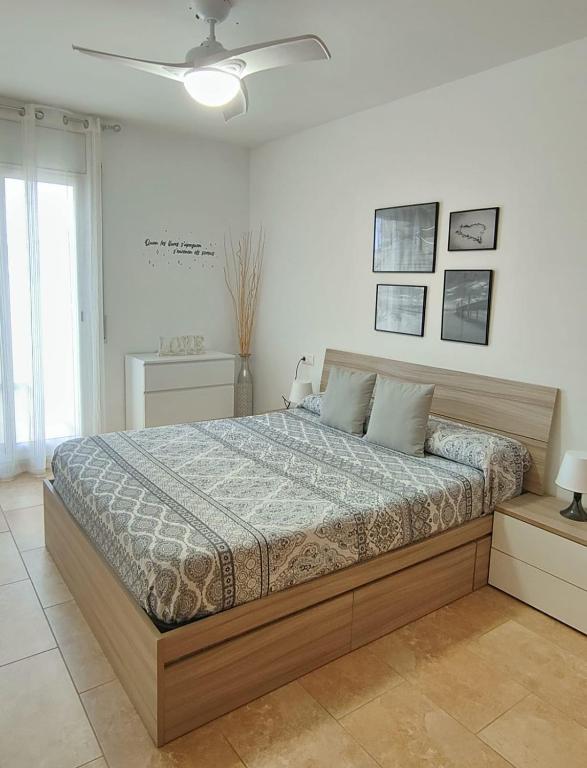 A bed or beds in a room at Somnis del Delta