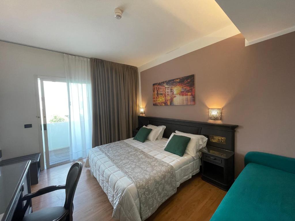 Postel nebo postele na pokoji v ubytování Park Hotel Cellini