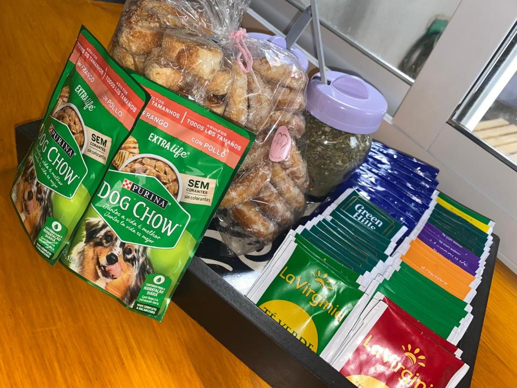 congelador con algunos alimentos y otros productos alimenticios en Don Bosco 1ro en Neuquén