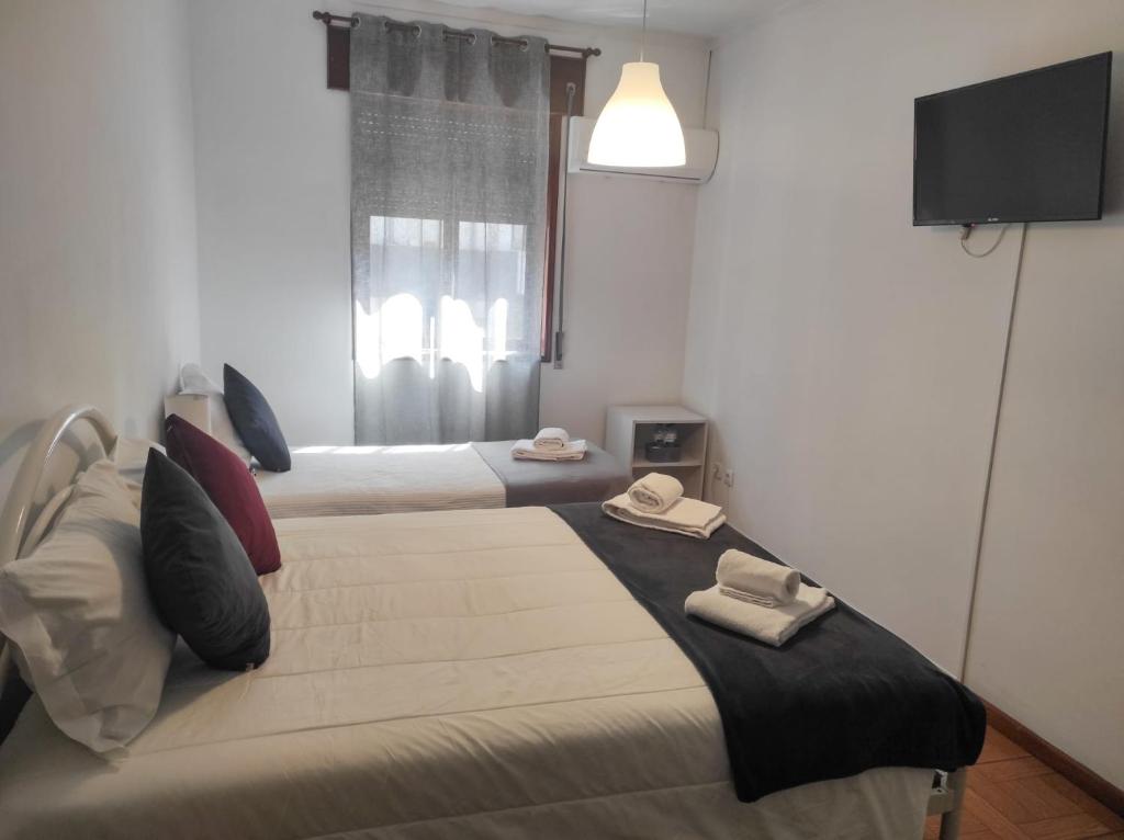 Uma cama ou camas num quarto em Alojamento Local Tamega