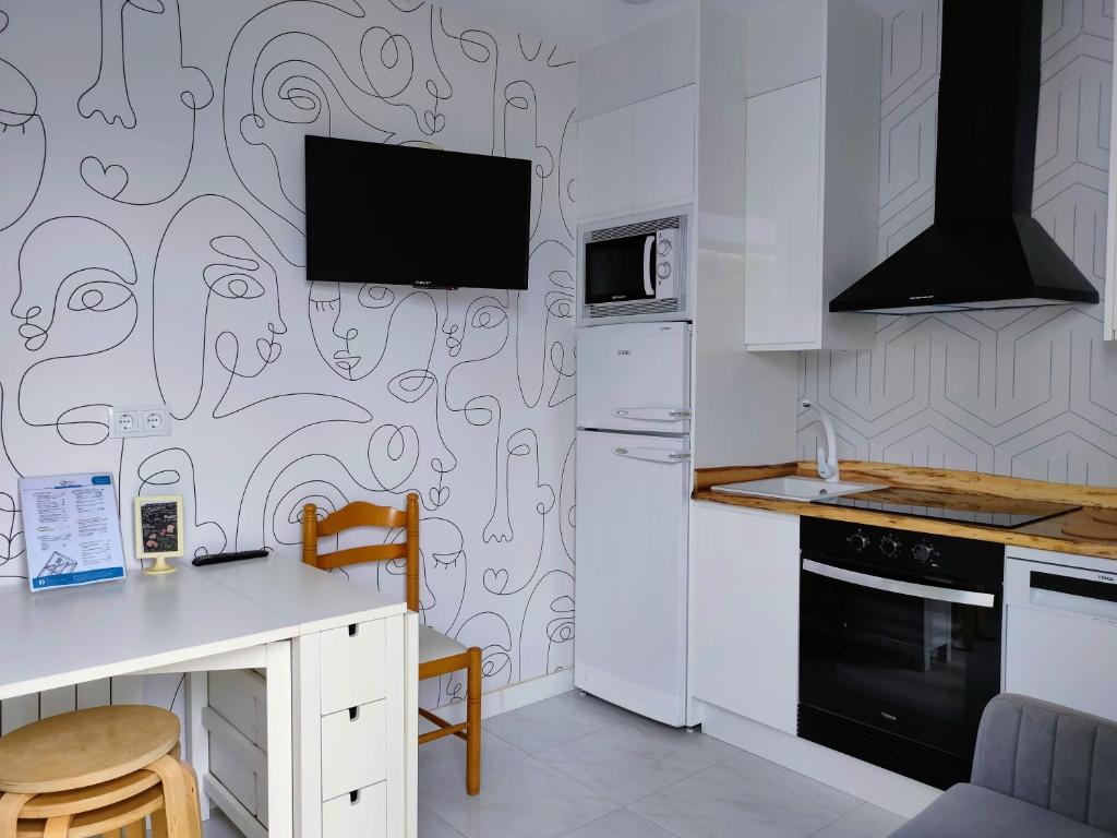 Kuchyňa alebo kuchynka v ubytovaní Apartamentos Rodeiramar 2A
