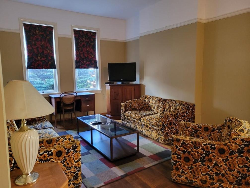 Towle House 1006, New Westminster (updated prices 2024)