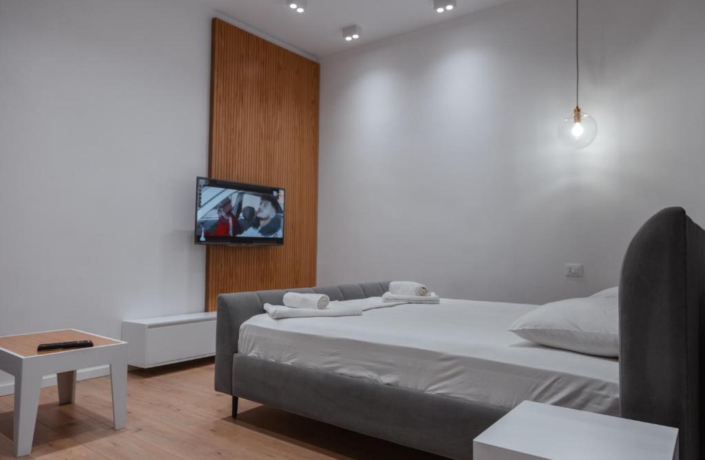 Britney's Apartments - Image 6