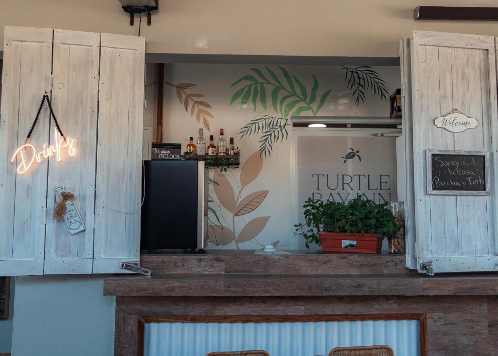 Kuchyň nebo kuchyňský kout v ubytování Turtle Bay Inn