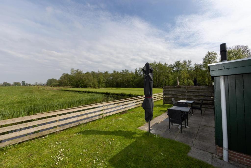 Um jardim no exterior de Hotel B&B d'Olde Smidse