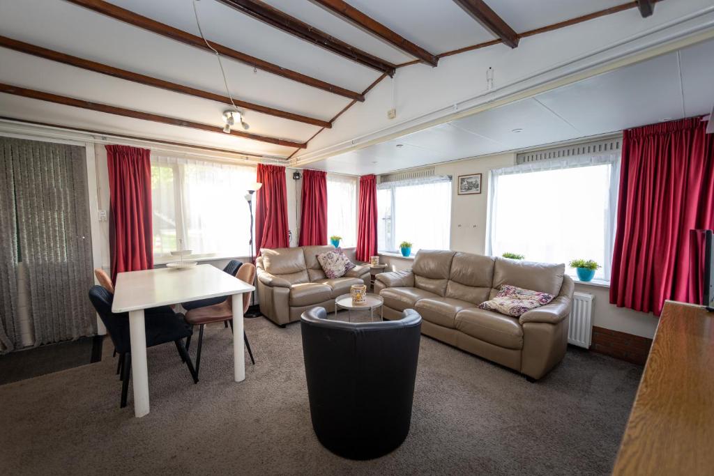 Uma área de estar em Hotel B&B d'Olde Smidse