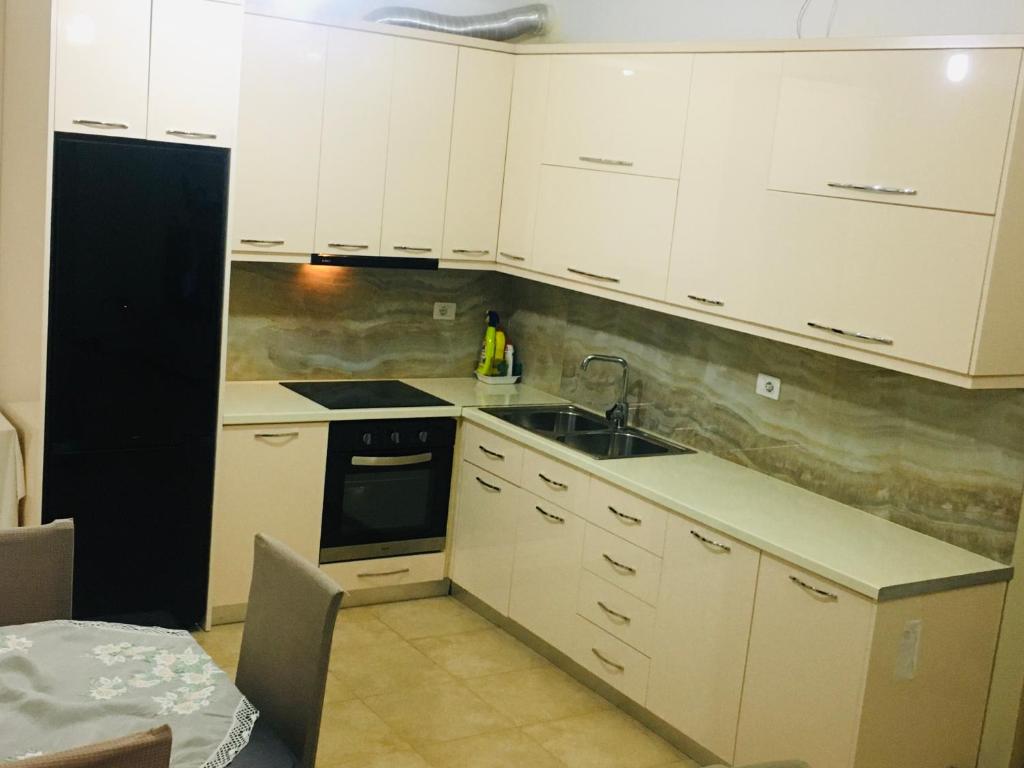 Nea's Holiday Apartament - Image 3