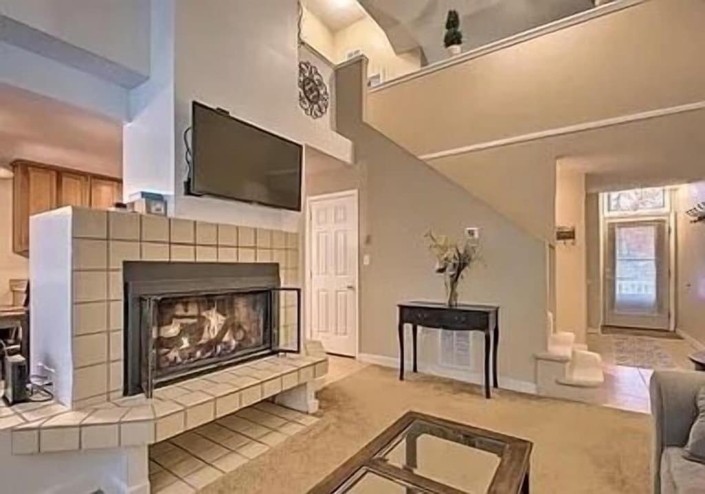 a living room with a fireplace and a tv at Beautiful Lake Harmony Townhouse with views of Big Boulder Lake in Lake Harmony