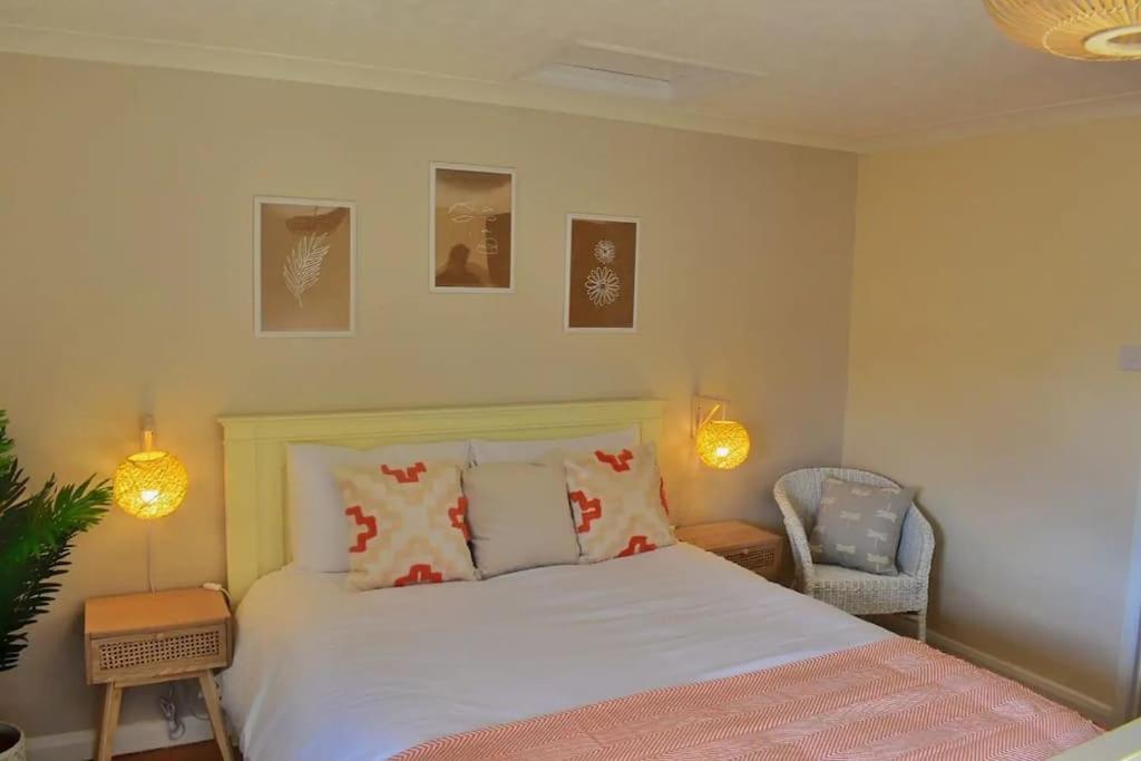 Voodi või voodid majutusasutuse Cosy Cottage, dog friendly with wood burner toas