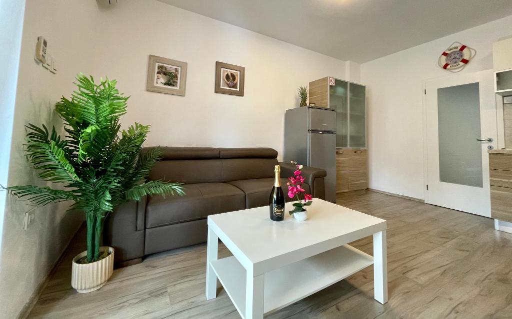 Kuchyň nebo kuchyňský kout v ubytování Apartments Lara