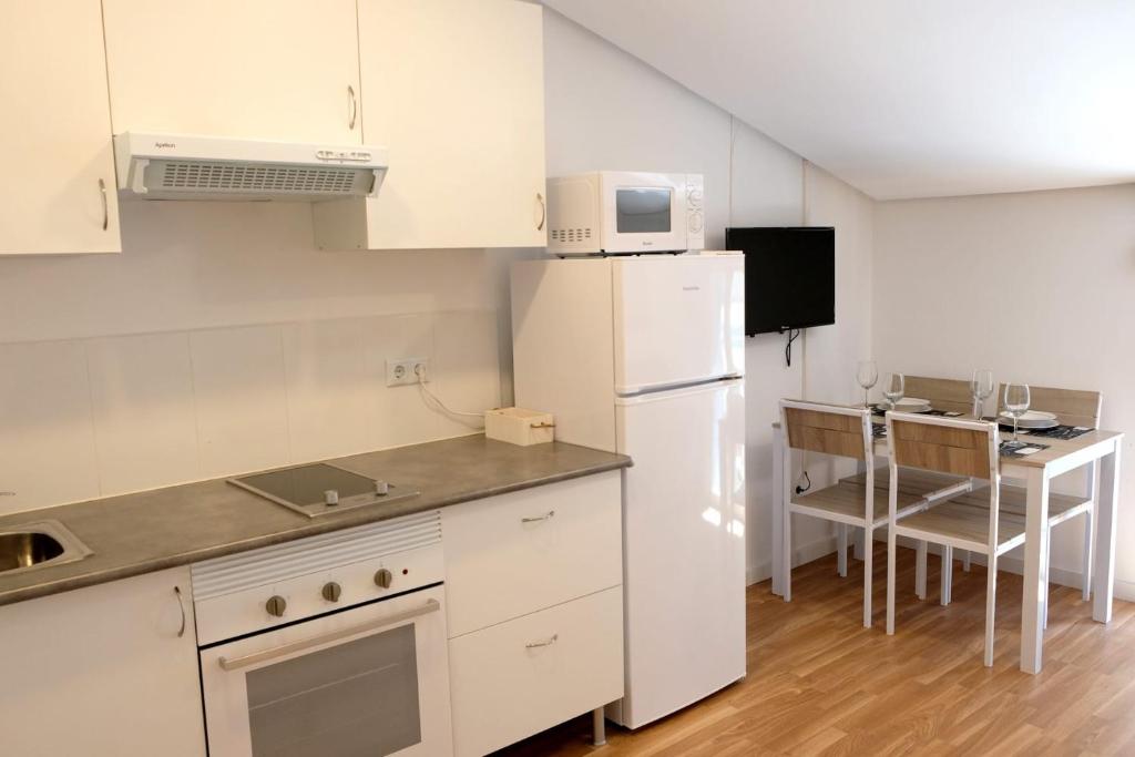Kuchyň nebo kuchyňský kout v ubytování Alameda Apartamentos