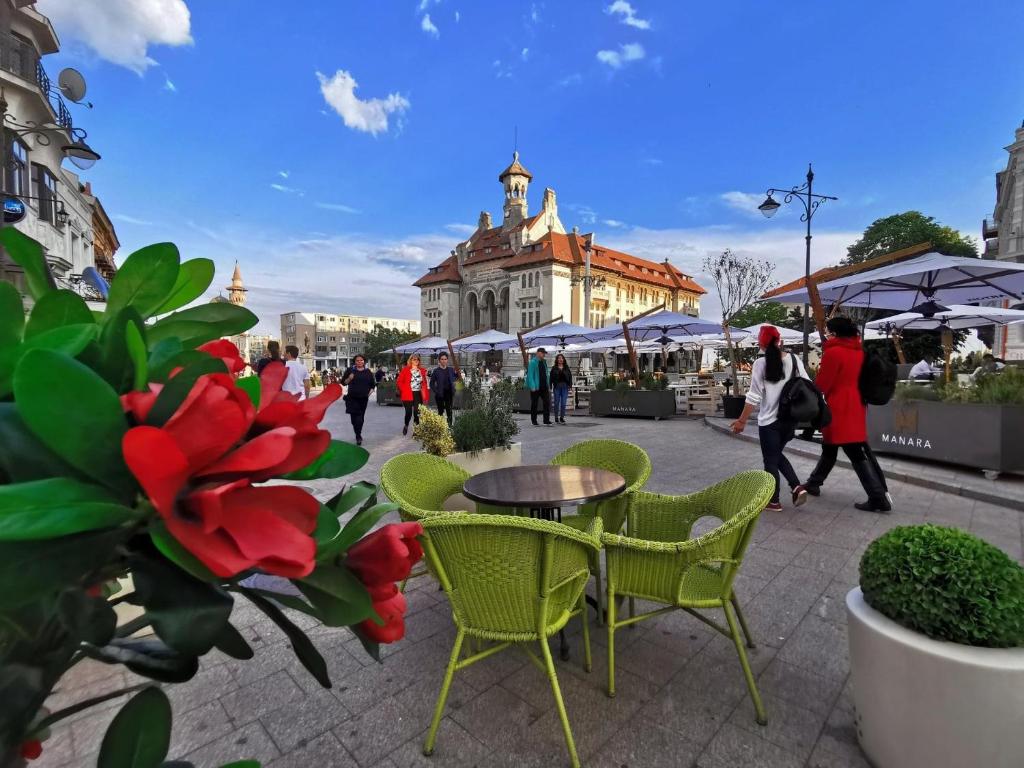 a patio with a table and chairs and a building at Piata Ovidiu 14 in Constanţa