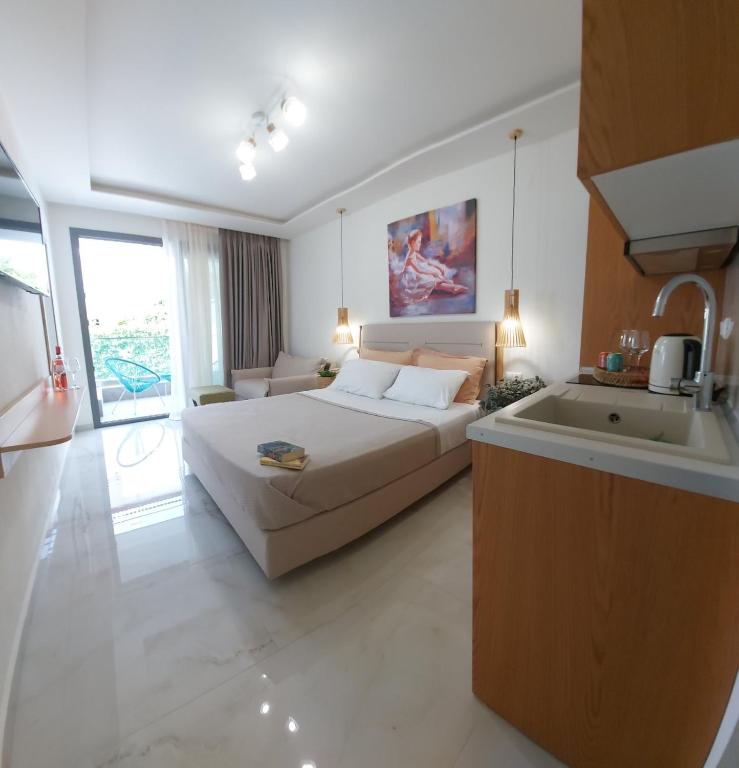 Wide Blue Luxury Boutique Suites - 2