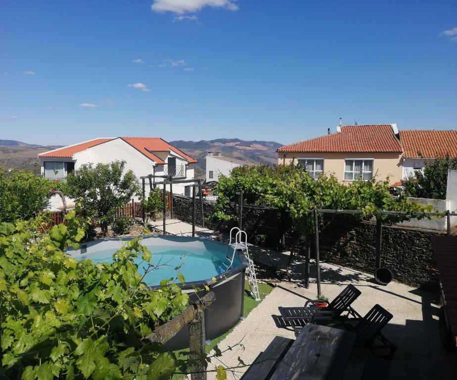 a view of a swimming pool in a yard at Casa da Muralha in Vila Nova de Foz Coa