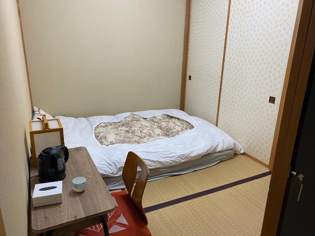 Postel nebo postele na pokoji v ubytování kinkaku Onsen 金閣莊 private onsen reservation for free