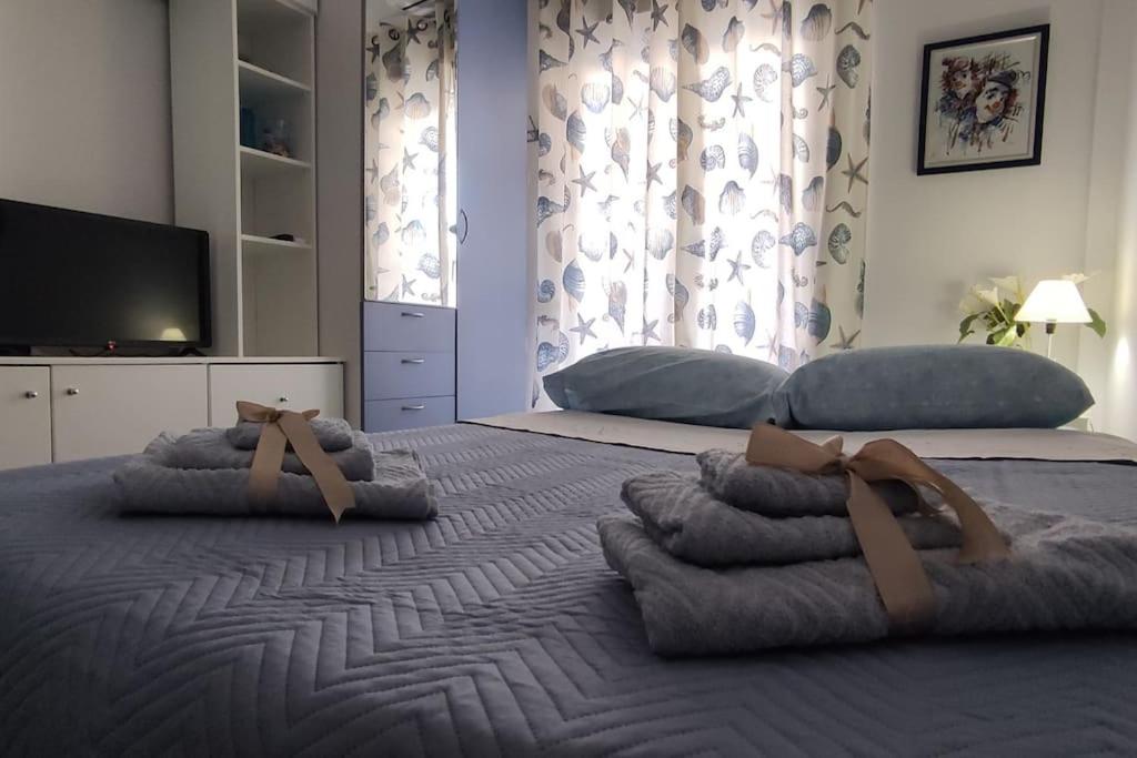 Ліжко або ліжка в номері Azure Waves - Apartment by the sea in Pefkochori