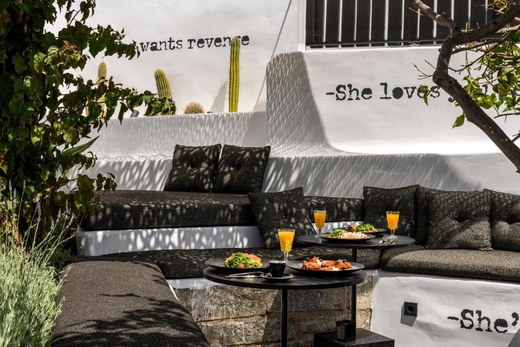Posezení v ubytování She Mykonos Boutique Hotel