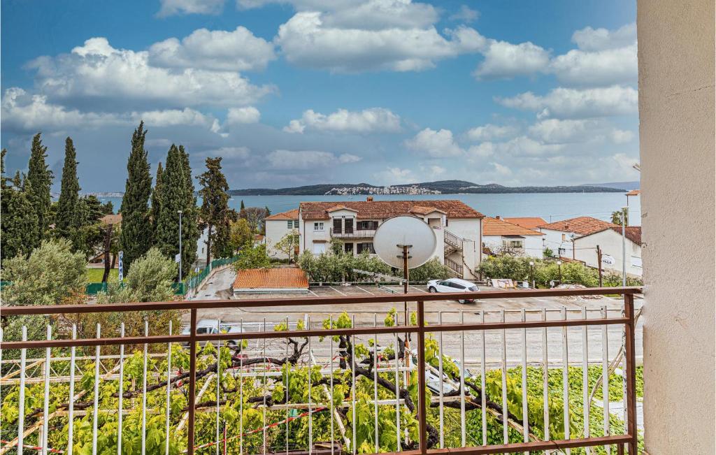- Balcón con vistas a la ciudad en 1 Bedroom Stunning Apartment In Seget Donji, en Trogir