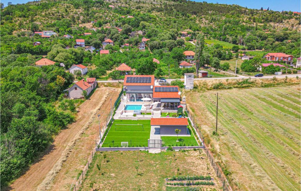 an aerial view of a house with a yard at Stunning Home In Siveric With 5 Bedrooms, Jacuzzi And Outdoor Swimming Pool in Siverić